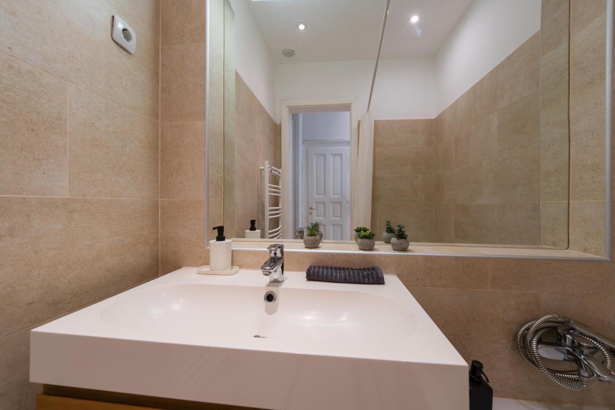 Spacious Apartment By Opera Budapest Exterior foto